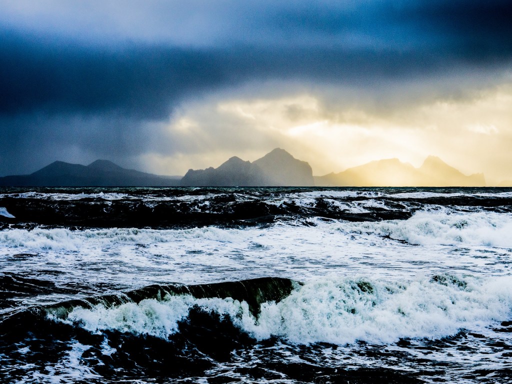 Between Dueling Tides